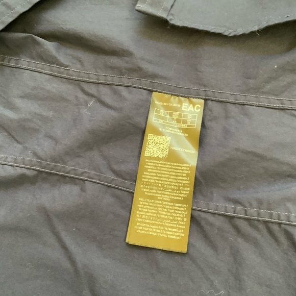 Guess - Picture 10 of 10